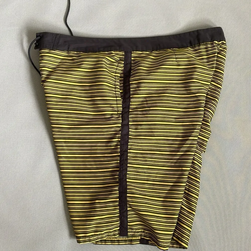 VICTORINOX Gray Yellow Striped Swim Board Shorts Men’s Size XL